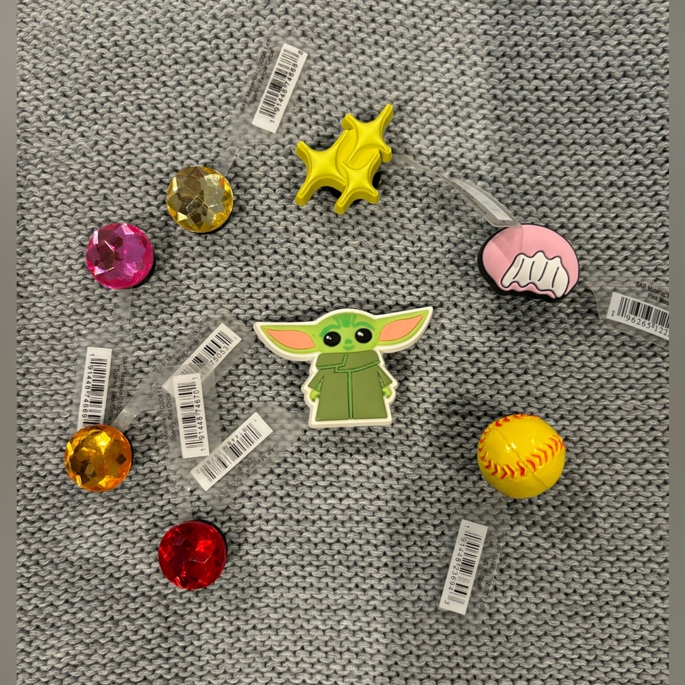 CROC JIBBITZ LOT- Yoda, Softball